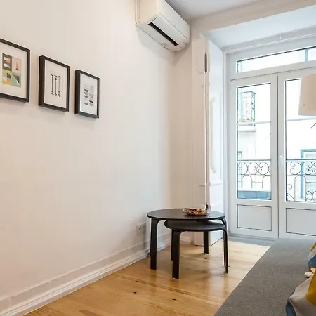 아파트 Three Bedroom In Historical Centre -bairro Alto 리스본