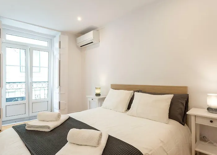 Three Bedroom In Historical Centre -bairro Alto Апартаменты Лиссабон