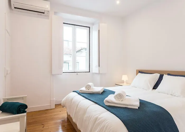 Апартаменты Three Bedroom In Historical Centre -bairro Alto *
