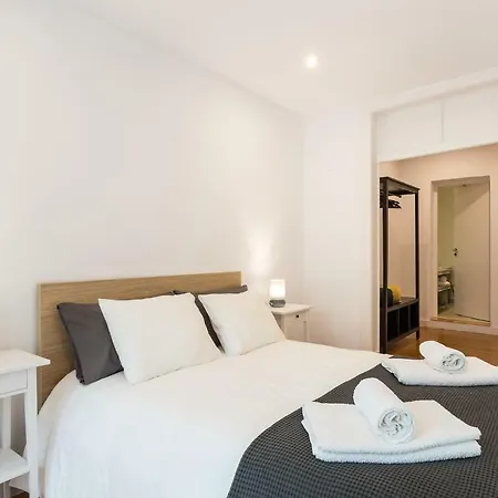 Apartament Three Bedroom In Historical Centre -bairro Alto Lizbona