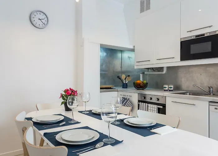 아파트 Three Bedroom In Historical Centre -bairro Alto 리스본